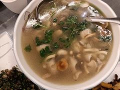 -蔼若春.传承三十年云南菜(金碧公园店)
