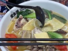 -蒙自源米线大王(花园城商场店)