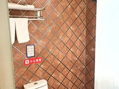 -肯定精品酒店(南京龙江地铁站省妇幼保健院南门店)