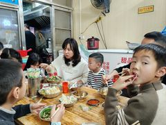 -鹿寨小何螺蛳粉店
