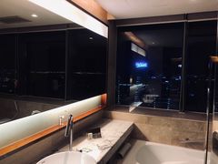 -上海龙之梦万丽酒店