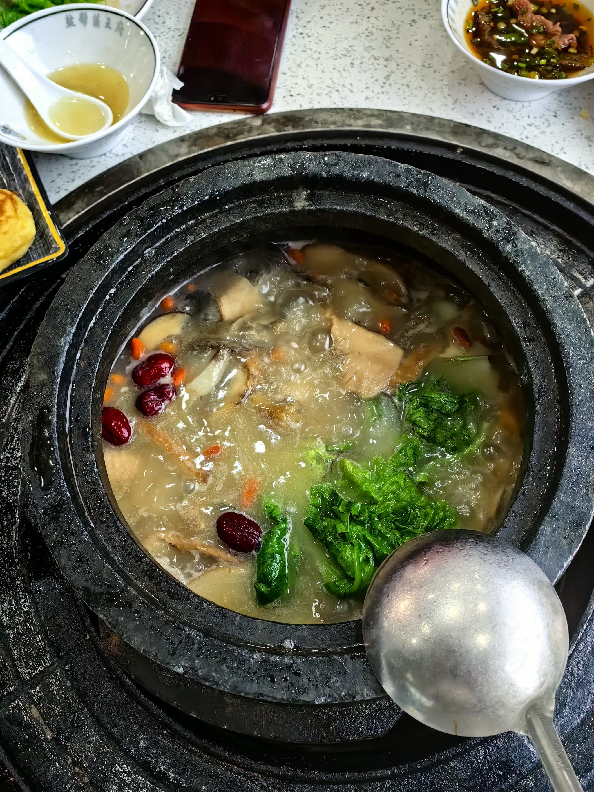 鲁朗盐帮菌王石锅鸡