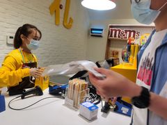 -m豆巧克力世界(上海世茂广场店)