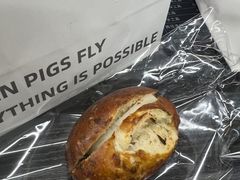 鱼饼碱水面包-WHEN PIGS FLY当猪飞