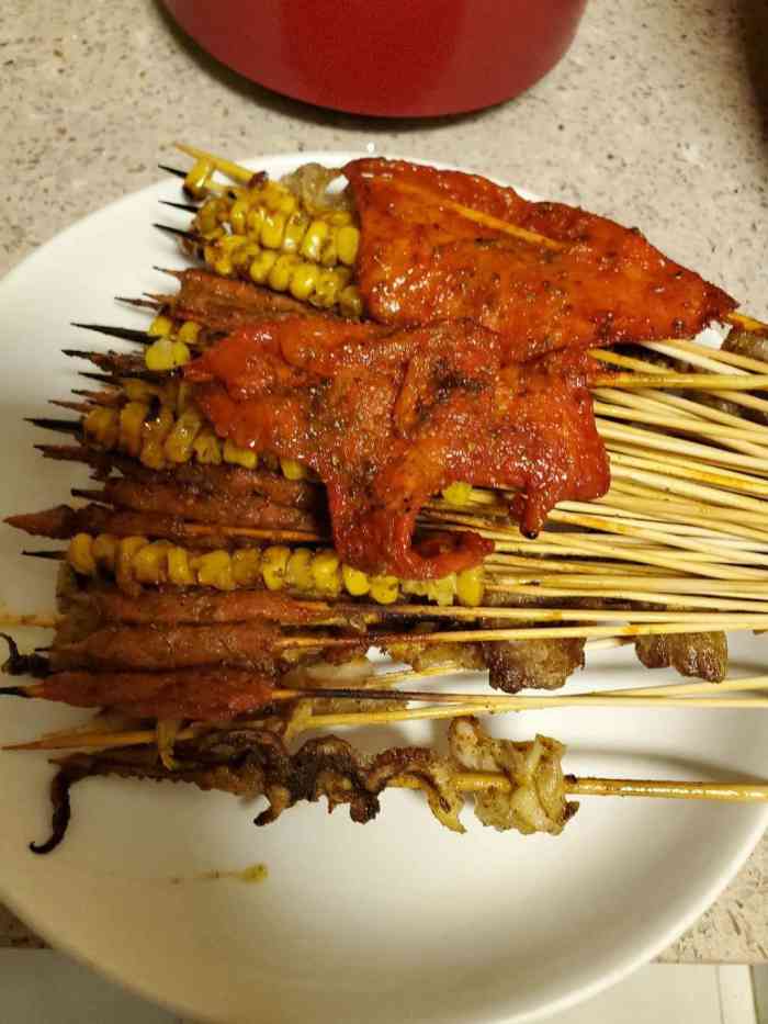 一品香烧烤(罗星南路店)-"礼拜一天气有点冷呀,这家店在这里开了很多.