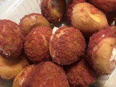 红丝绒泡芙-周记传统糕点PASTRY(蜀汉路店)