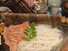 -鹿鸣山草本茶香火锅(园西路店)
