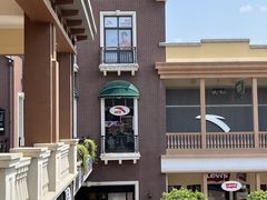 -王府井奥莱临潼小镇(临潼店)