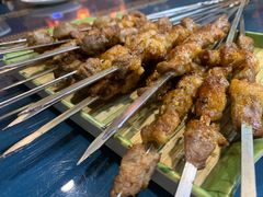 烤羊肉串儿-乡村馕坑肉·烧烤·新疆菜·本地人更爱吃(阿勒泰首店)