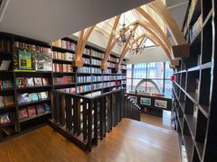 -钟书阁(松江泰晤士小镇店)