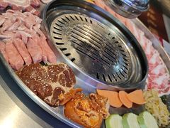 -哈哈碳都·牛肋条无限自助烤肉(台江万达店)