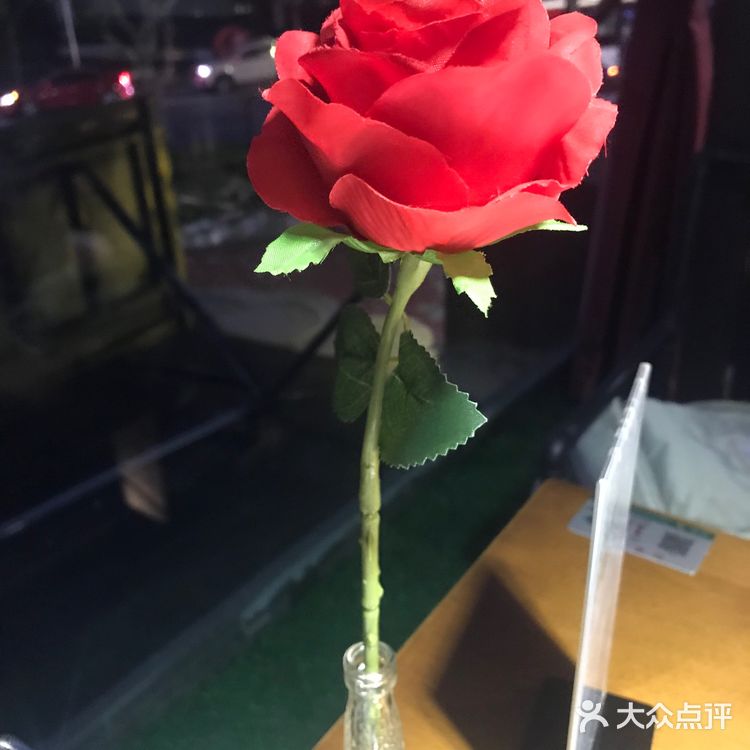第一次中霸王餐就和朋友约了来吃，三个人点了3斤半左右