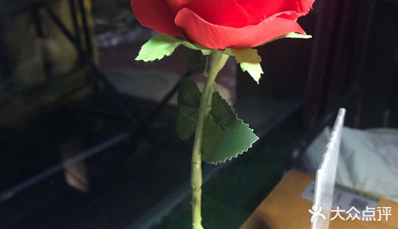 第一次中霸王餐就和朋友约了来吃，三个人点了3斤半左右