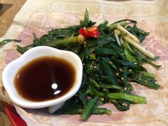盘烤韭菜-何师烧烤·香辣蟹·川菜·30年老品牌(太古里旗舰店)