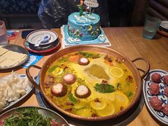 -洱火云南酸菜牛肉火锅(石景山当代商城店)