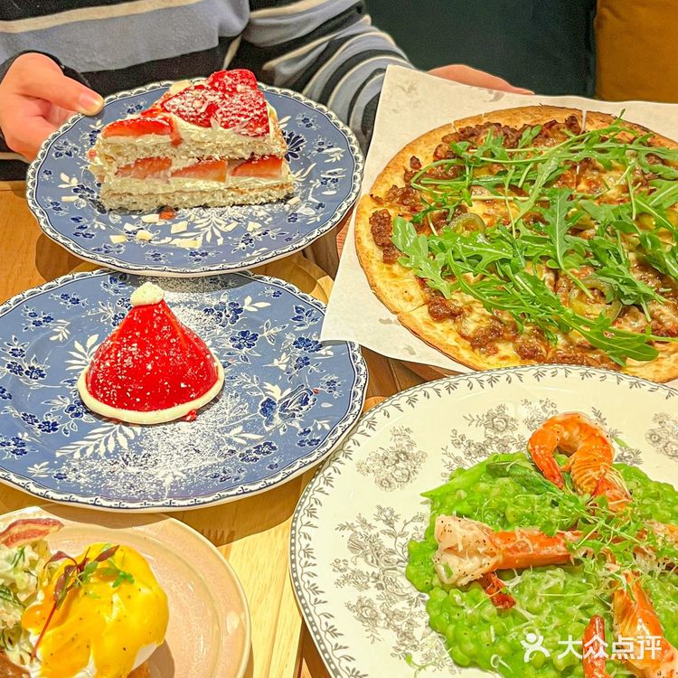 鲜花🌹咖啡☕️小蛋糕🍰K11超惬意西餐