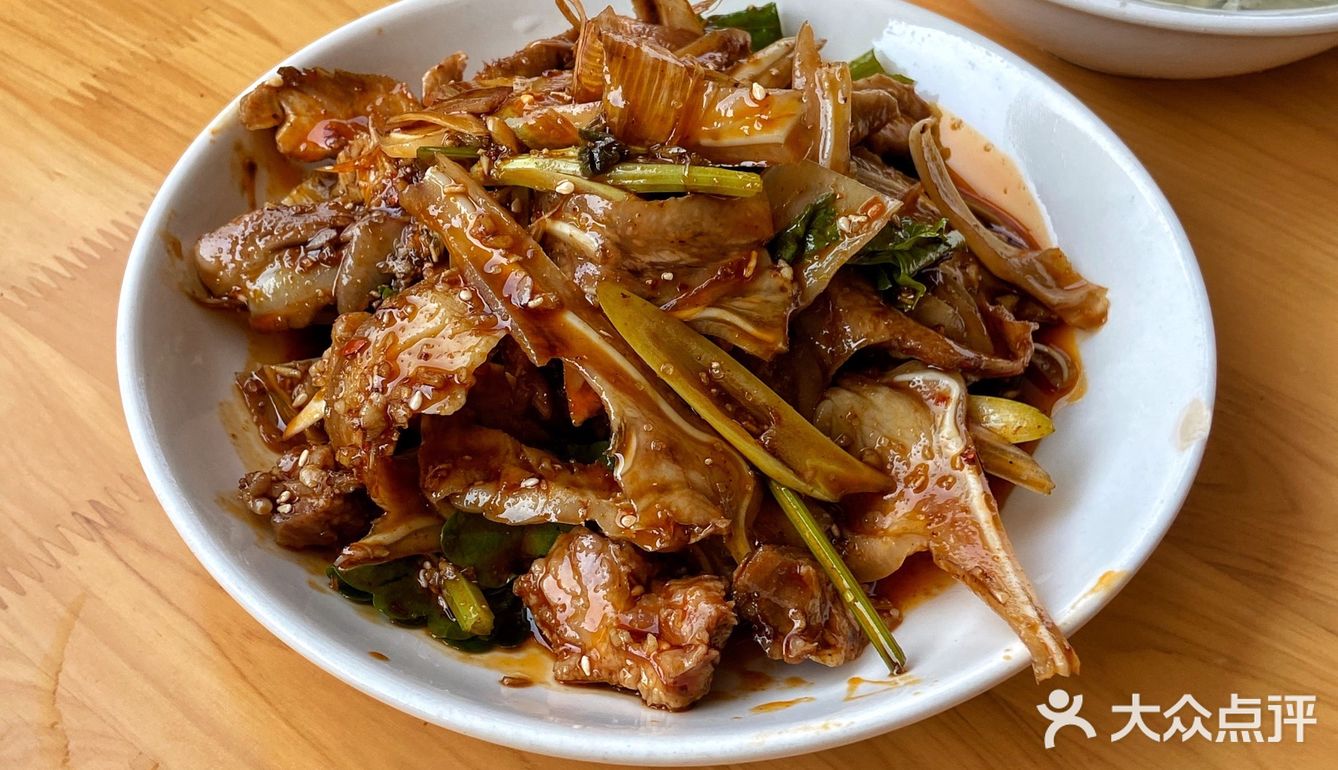 乡镇卡卡里的老馆子，11点就像吃酒一样，人均25吃饱