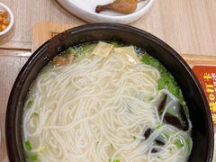 -花馬肆.云南过桥米线(汉神购物广场现场熬汤店)