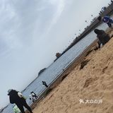 从西站口向东再向南走一段路就到了