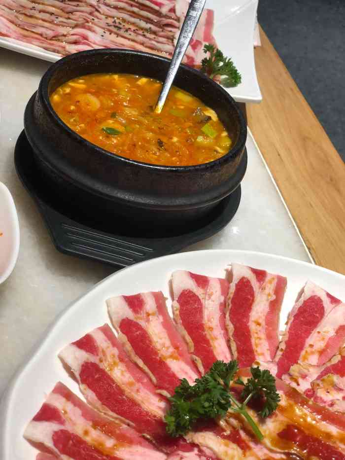 韩宫宴炭火烤肉(瑞安吾悦广场店[薄荷]环境:店很干净整洁,可能是