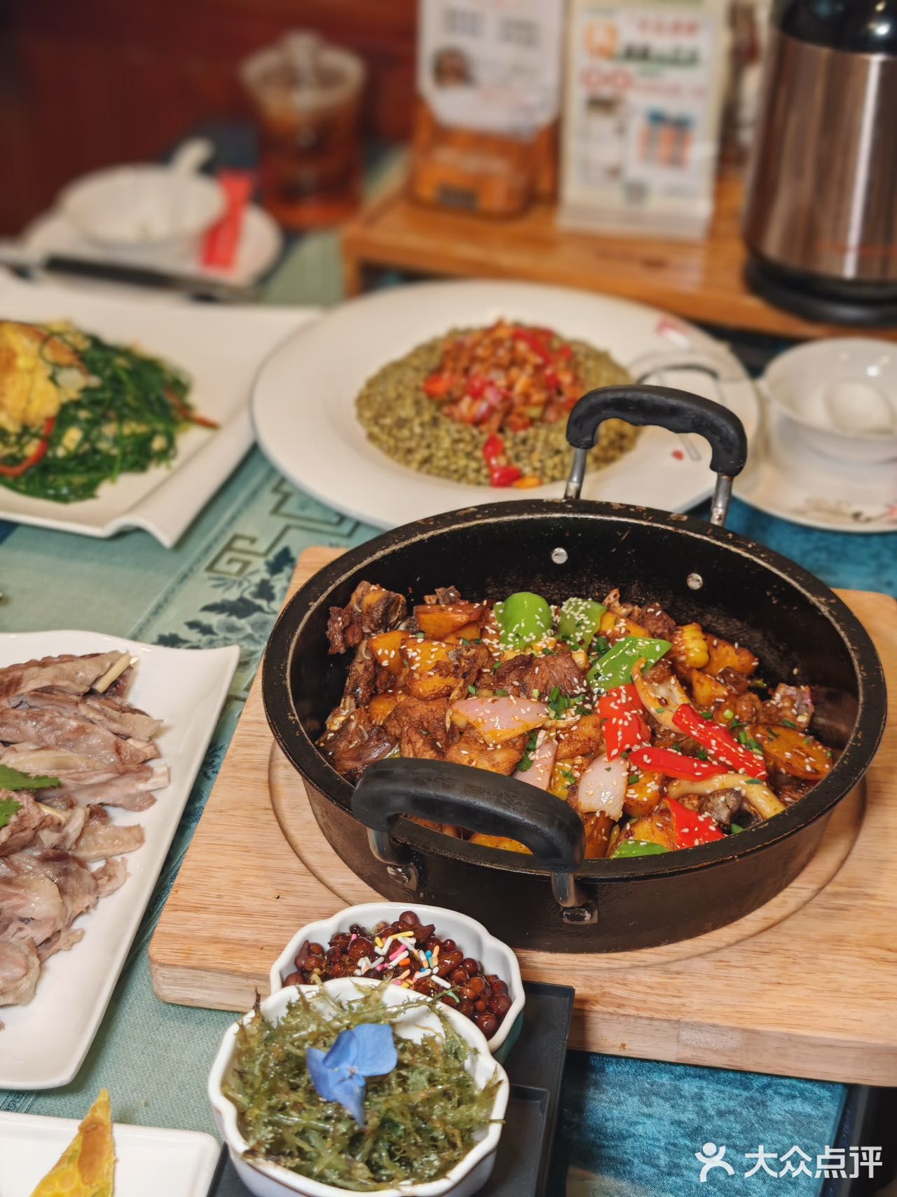 来青海旅游一定要吃这家土豆炕牛肉