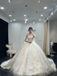 -予白婚纱礼服馆