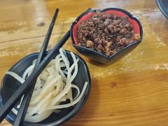 -丽虹云南过桥米线(兴工街店)