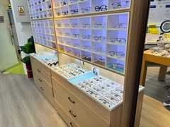 -天空之镜眼镜店蔡司依视路配镜授权零售店(望京颐堤港店)