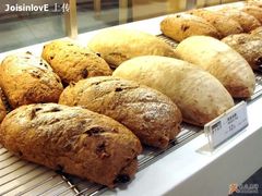 黑麦面包和粗粮核桃-BreadTalk面包新语·烘焙蛋糕(金光华广场店)