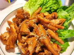 香辣鸡爪-小白鹅火焰焖锅(万达印象店)