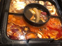 -老牌坊云南鱼豆花火锅(爱建店)