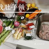 ️在这个接近四十度的炎热夏季简直没得勇气打开天然气热到分分钟爆炸热到毫无胃口只有酸甜可以解暑超级简单的一锅乱放重点是鸡爪鸡尖一定清洗干净包括减指甲然后再放香料姜片和料酒先煮耙点切好的蔬菜百搭洋葱胡萝卜青笋条香芹必加无论是颜值还是味道都有着不可或缺的作用柠檬的自然水果酸加白醋和老陈醋的调料酸简直不要太解暑️