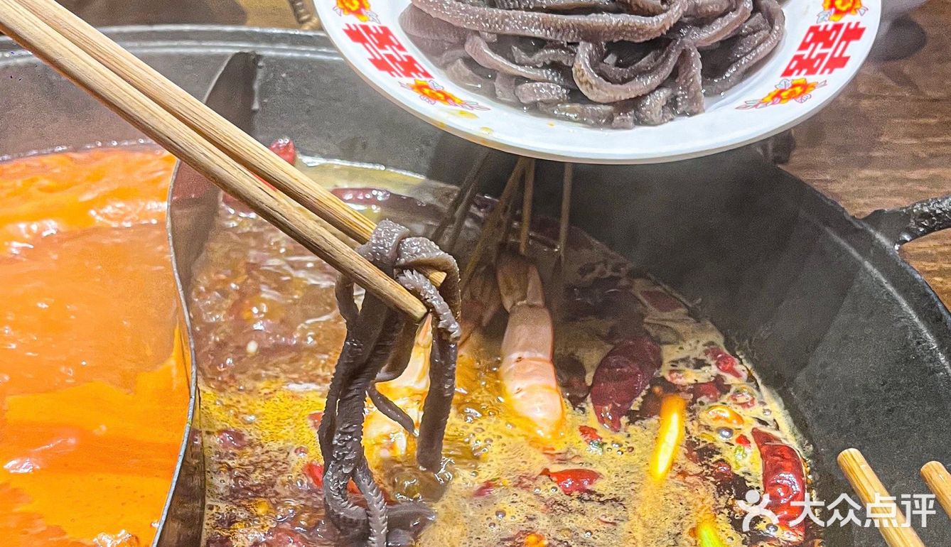 萍姐火锅自认为是重庆火锅中的杠把子啦 根本吃不腻！