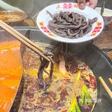 萍姐火锅自认为是重庆火锅中的杠把子啦 根本吃不腻！