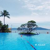 要有水上乐园区，有大水桶和三条滑道