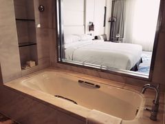 -上海漕河泾万丽酒店