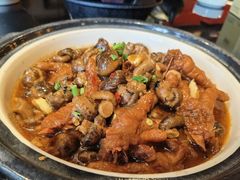 -帅巴人舅母子腊蹄民俗村