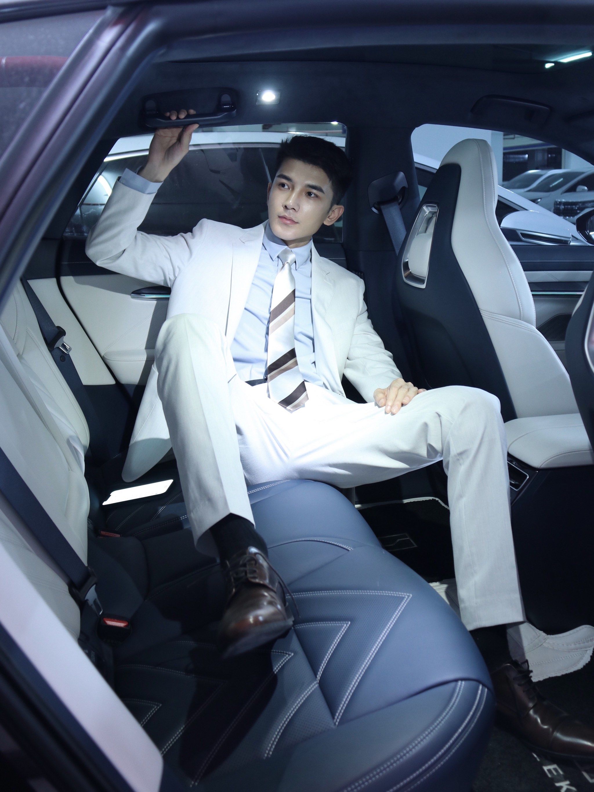 ootd男士职场穿搭🤵今日西装自拍照🤳