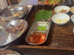 -围炉肉舍•炭烤活鳗•丹东海鲜烤肉(步行街店)