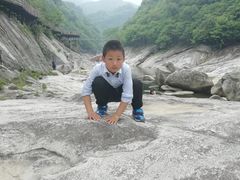 -燕子河大峡谷天坑仙境