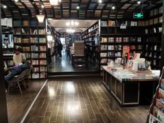 -钟书阁(松江泰晤士小镇店)