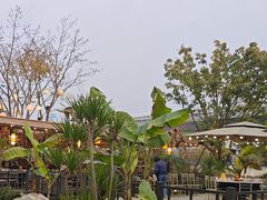 -茅草房·河畔园林火锅