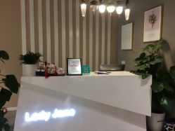 -Lady  Jane高端婚纱礼服馆