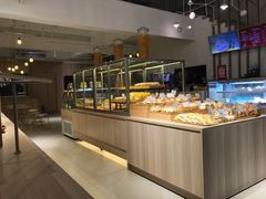 面包甜点陈列柜-顶东面包花园·生日蛋糕(世博店)