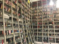 -钟书阁(松江泰晤士小镇店)