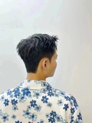 -一家只做男发烫染的店