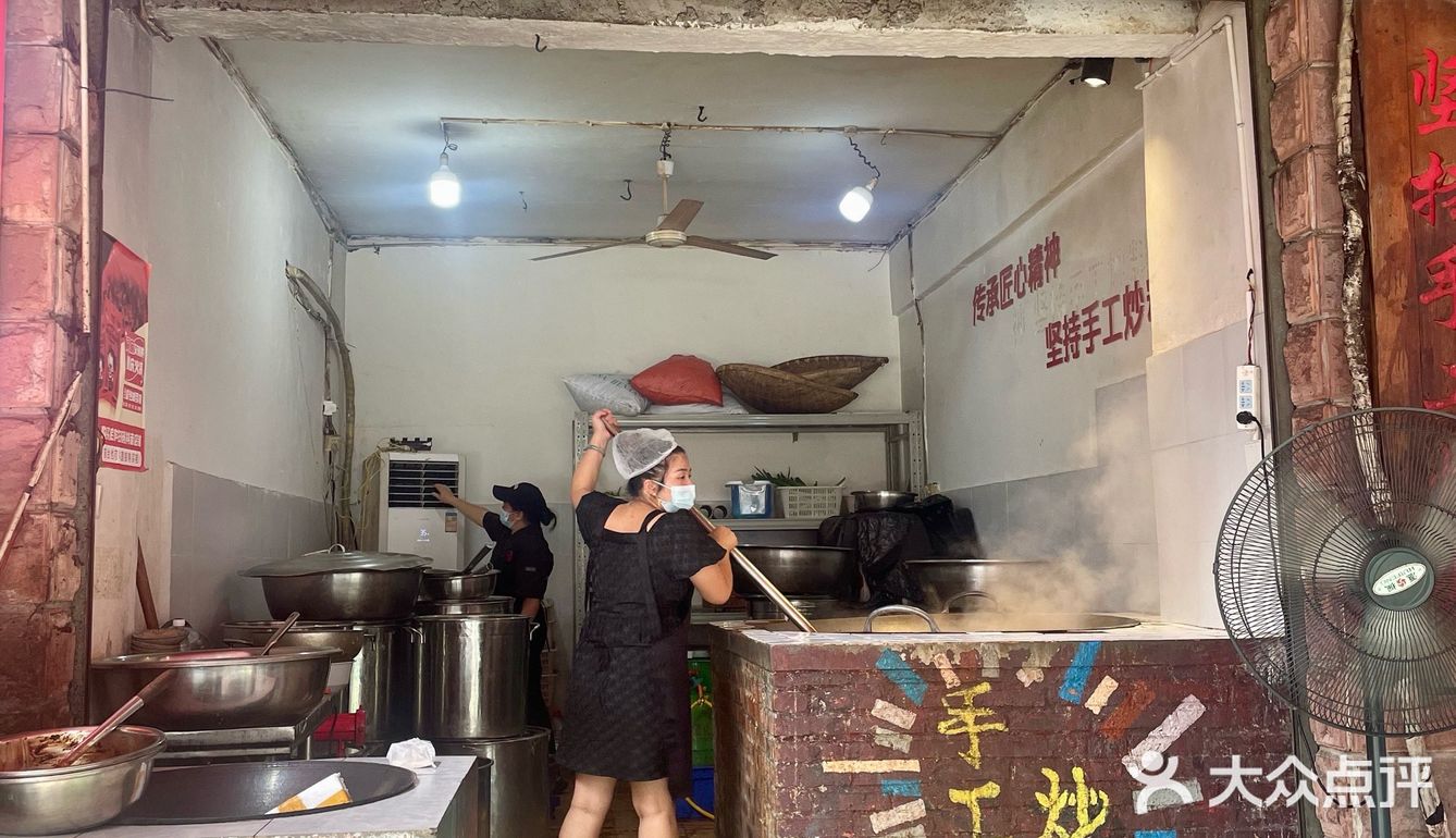 这才是重庆本地人会反复去吃的火锅店。。