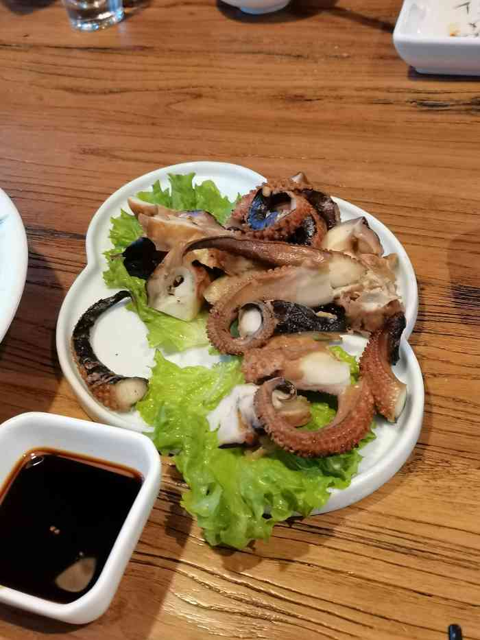 小平岛海鲜酒店(园林店)-"园林大道边上,鞍钢总院的对面,这家店经过.