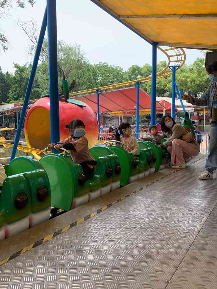 雨花台游乐园-"一个不大且不太新的小乐园.但是胜在项目丰.