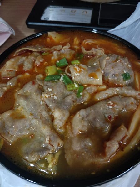 练萍锡纸诱惑肥牛饭-"随手点外卖没想到味道还不错,里面的配菜很.